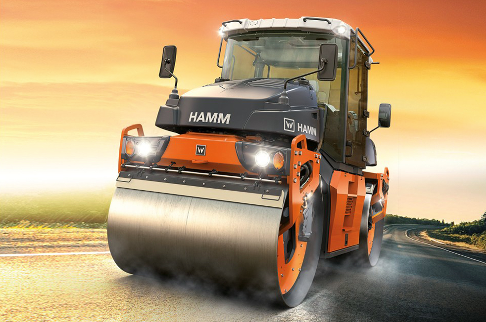 Hamm’s new DV+ 70i VO-S roller weighing 7.7 tons will feature conventional vibration in one drum and exclusive Hamm Oscillation compaction in the other, with a split drum configuration.
