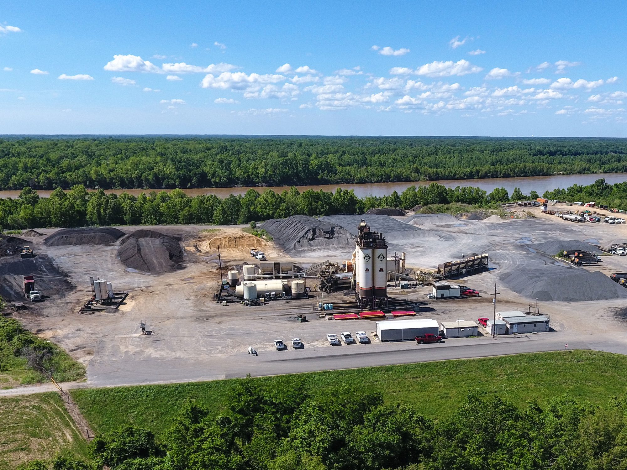 Diamond B Construction has five plants across the state of Louisiana, in Monroe, Alexandria, Leesville, New Iberia and Amite, all of which are Astec double barrel drum plants of various sizes.