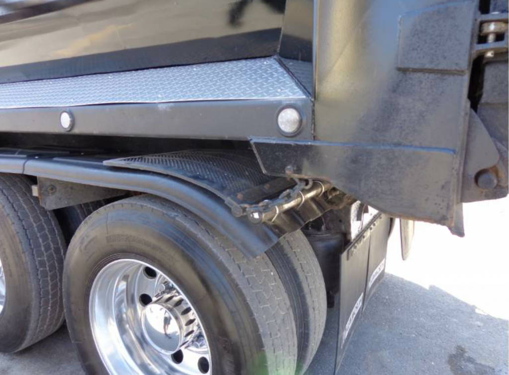 The chain is long and flexible enough to allow Murray to lay the mud flap on the fender where it doesn’t touch the push roller of the paver. This allows good contact between the push roller and truck tire for top quality paving. It also protects the mud flap from tearing or from getting caked with asphalt.