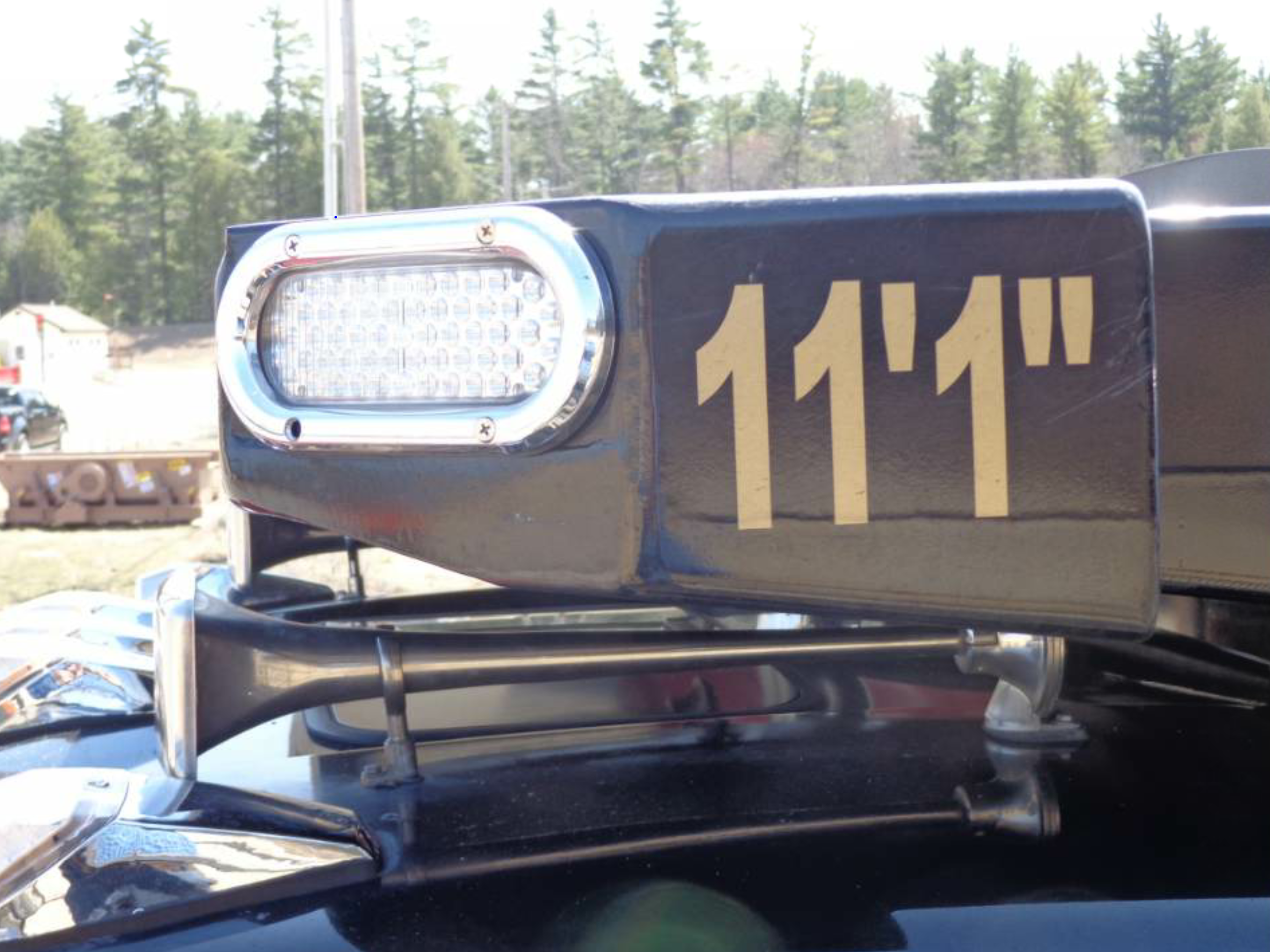 Also notice the height of the body is marked directly on the vehicle, and Murray has an LED at the top of the body. As the body rises to let mix charge the hopper, the light also rises. The light goes up with that corner of the body, making it apparent to everyone where the edge of the truck body is at all times.