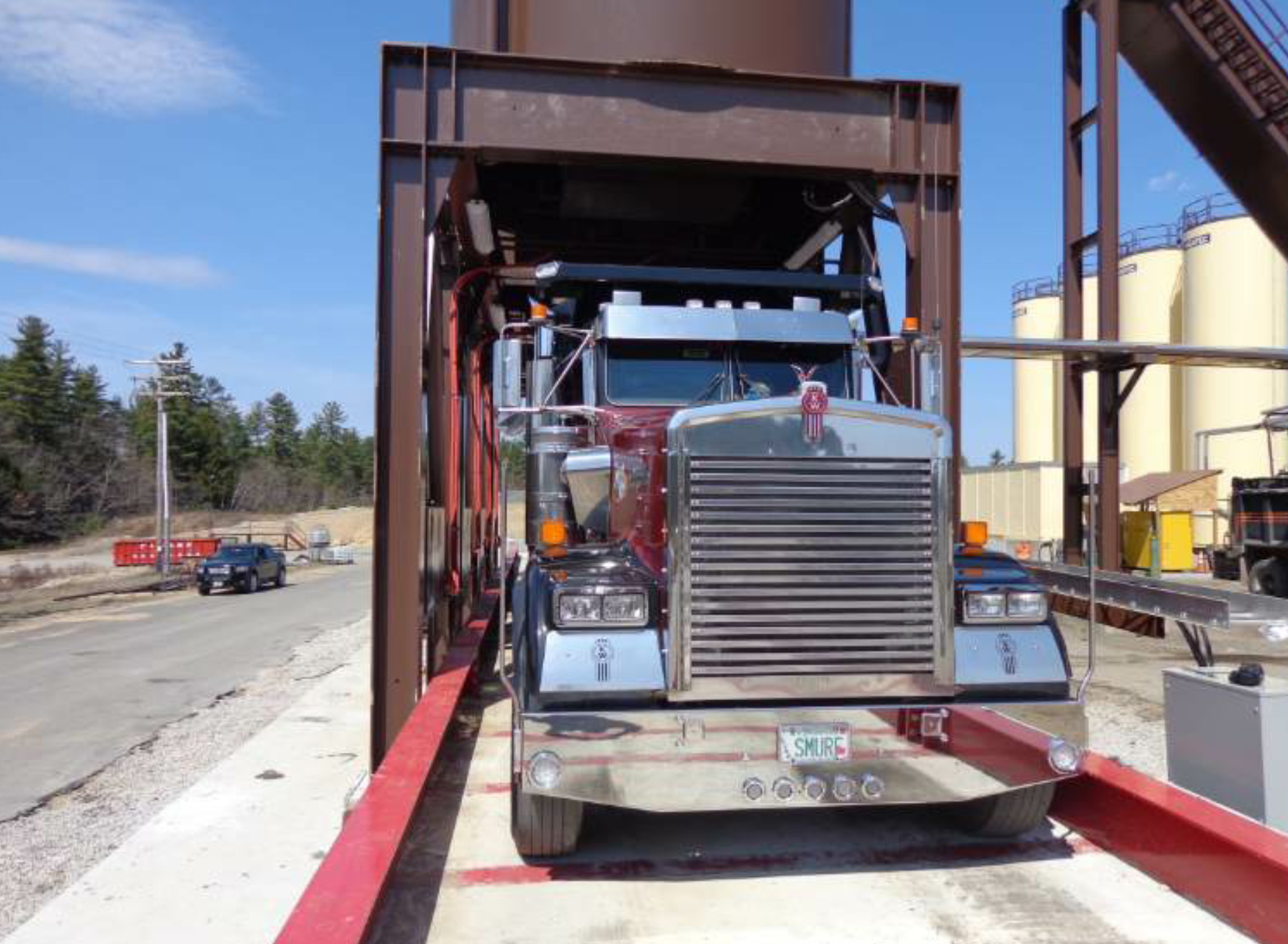 In this picture, you can see extra lights and mirrors on the front of Murray’s truck. He includes lights atop the mirrors and at the corners of the body. Convex mirrors provide extra visibility of areas that would otherwise be blind spots. All photos courtesy John Ball, Top Quality Paving & Training, Manchester, New Hampshire.