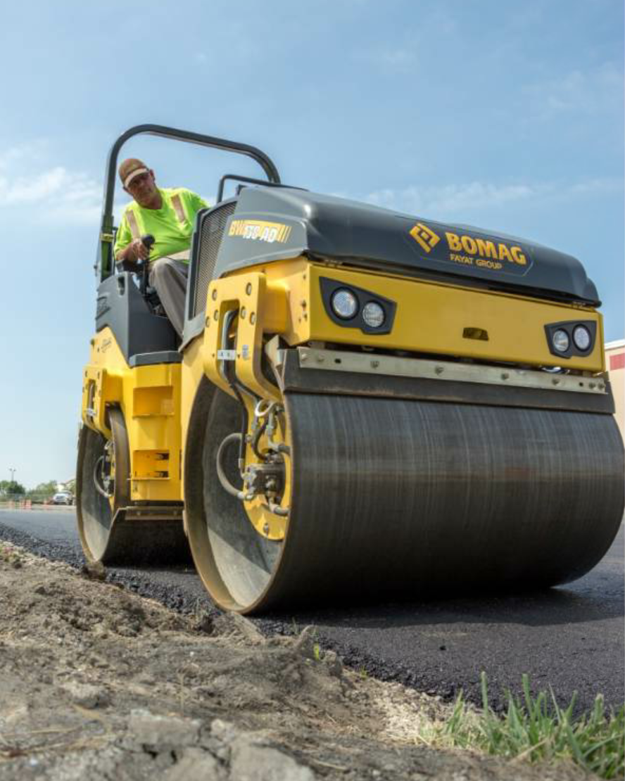 The BW138 AD-5 tandem roller from BOMAG Americas offers front-only, rear-only or front-and-rear vibration mode operation with dual vibration frequencies of 3,000 and 3,360 vpm.