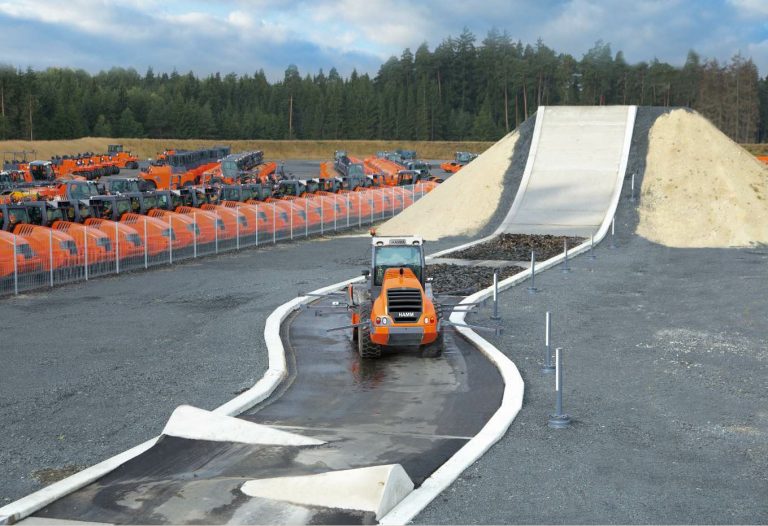 Without a driver present, an autonomous roller could be equipped with significantly larger drum diameters, bigger water tanks and more space for the batteries of electrically powered rollers.