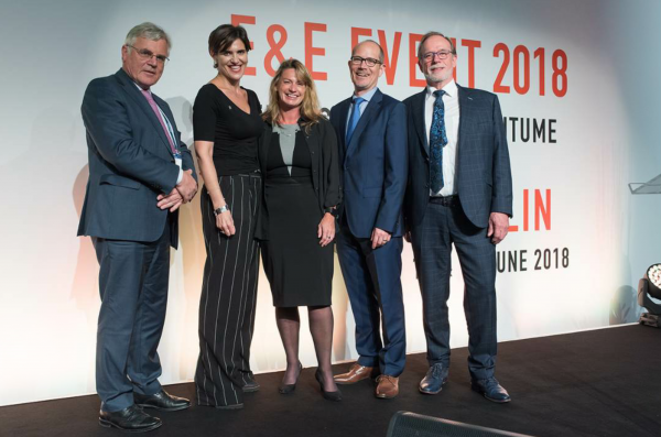From left to right, former Eurobitume Director General Aimé Xhonneux, Moderator Katrina Sichel, Eurobitume Director General Siobhan McKelvey, EAPA’s current and immediate past Secretary Generals Carsten Karcher and Egbert Beuving
